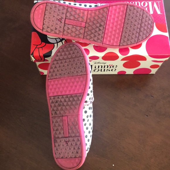 Minnie Mouse Slip-ons - Picture 4 of 9